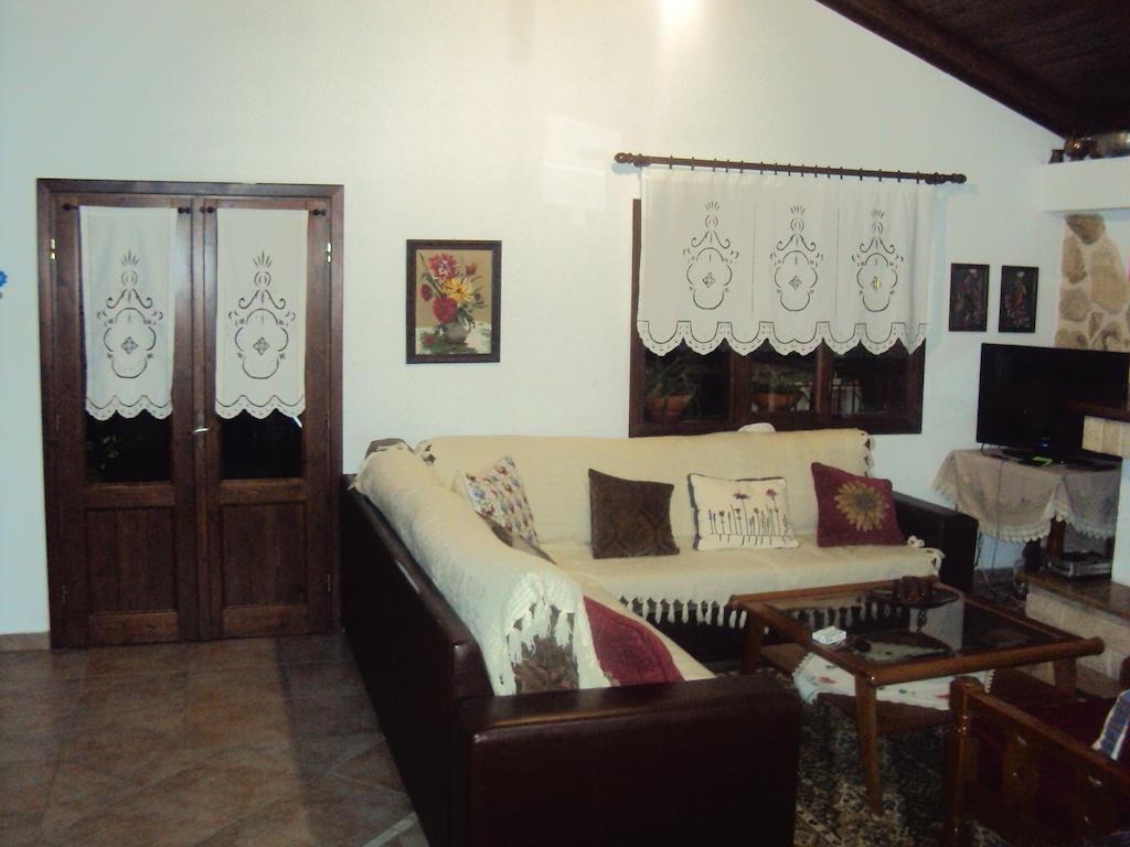 Vassilis Guesthouse Rapsáni Екстериор снимка