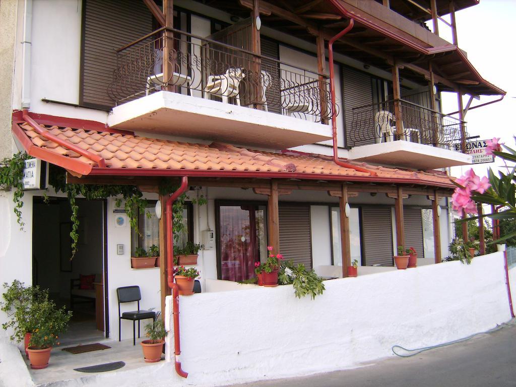 Vassilis Guesthouse Rapsáni Екстериор снимка
